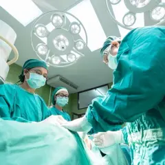 Czym zajmuje się neurochirurg? Poznaj kluczowe zadania i metody