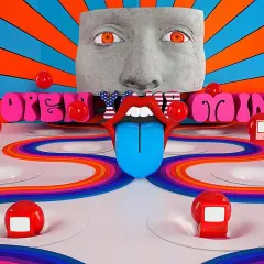 Surrealistowa grafika z kamienną twarzą, otwartymi ustami z niebieskim językiem i napisem "OPEN YOUR MIND".