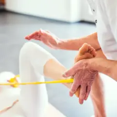 Jak długo trwa rehabilitacja po złamaniu kostki i co wpływa na czas?