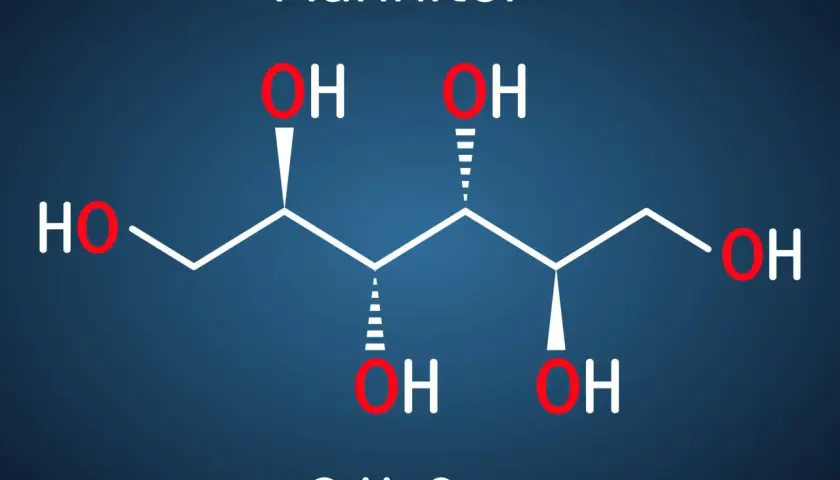 Struktura chemiczna mannitolu (C₆H₁₄O₆) z grupami hydroksylowymi.