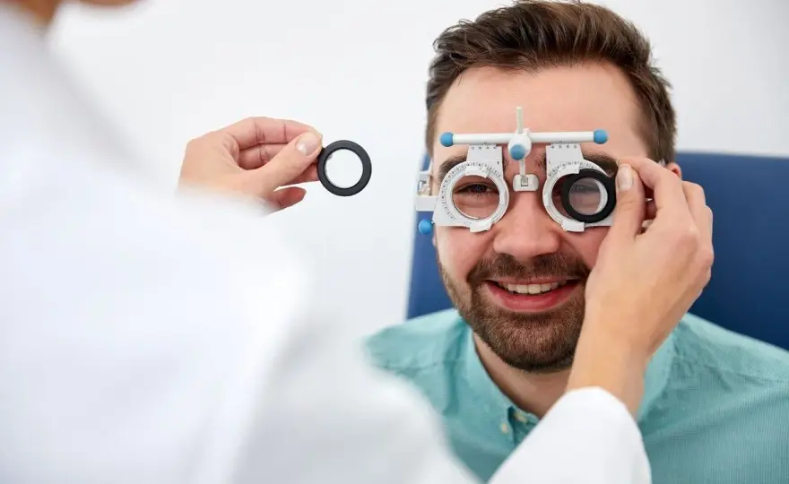 Optometrysta - badanie wzroku, okulary, soczewki. Kiedy iść?