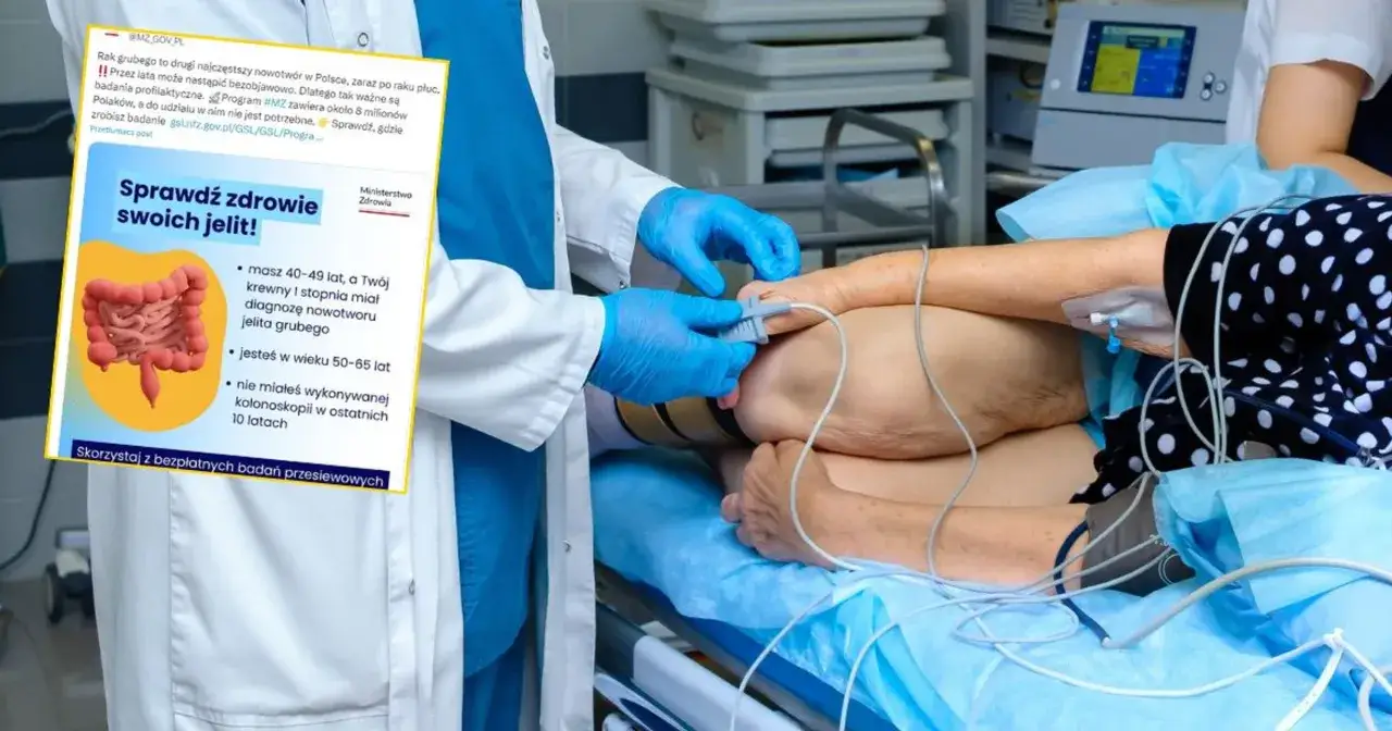Grafika zachęca do badań profilaktycznych jelita grubego. Lekarz w niebieskich rękawiczkach przygotowuje pacjenta do badania.