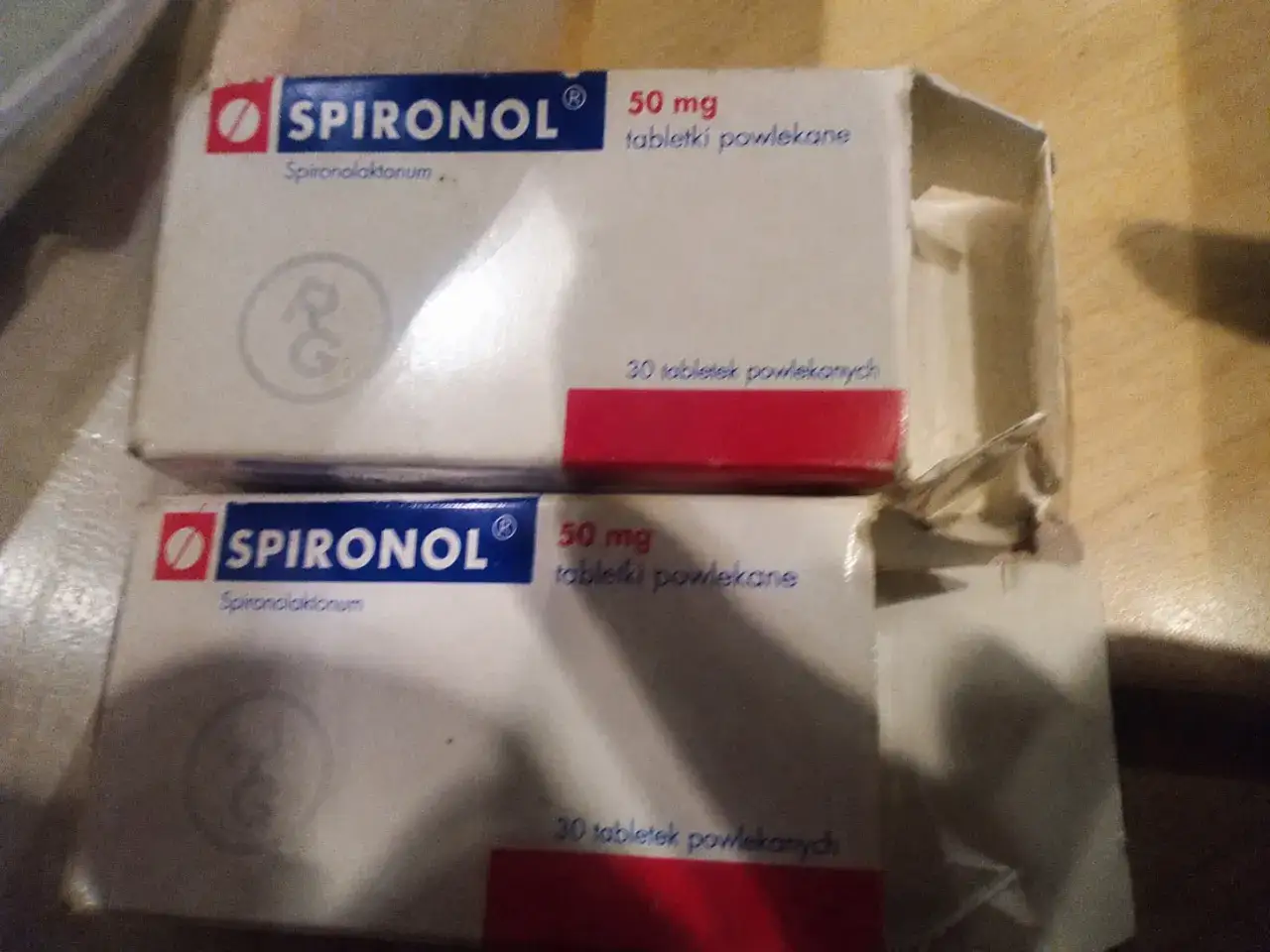Dwie paczki leku Spironol 50 mg, zawierające spironolakton. Stosowany m.in. w leczeniu obrzęków.