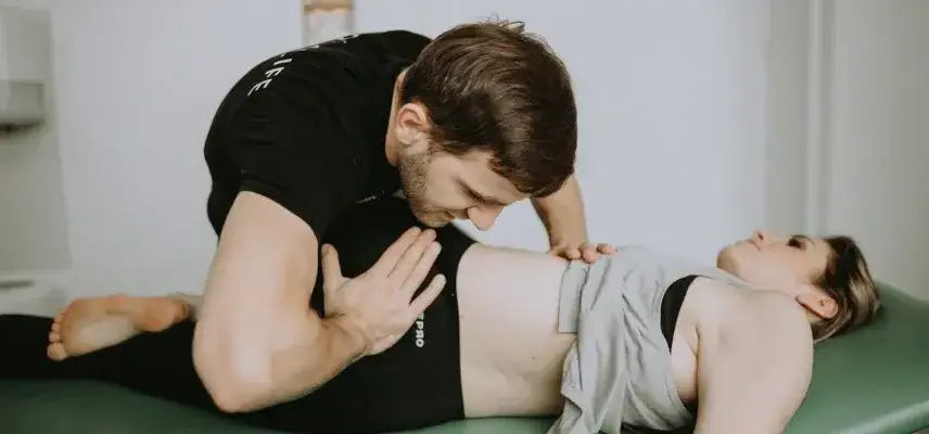 Zdjęcie Jak się zwracać do fizjoterapeuty, aby uniknąć niezręczności?