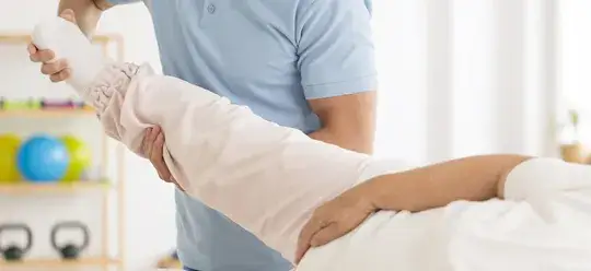Zdjęcie Gdzie rehabilitacja po endoprotezie stawu biodrowego? Sprawdź najlepsze ośrodki