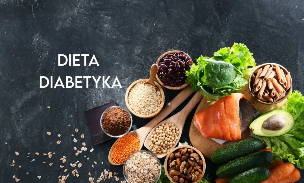 Zdrowe składniki na talerzu: łosoś, awokado, warzywa, orzechy, kasze i makaron pełnoziarnisty. Idealne dla osób dbających o dietę cukrzycową.